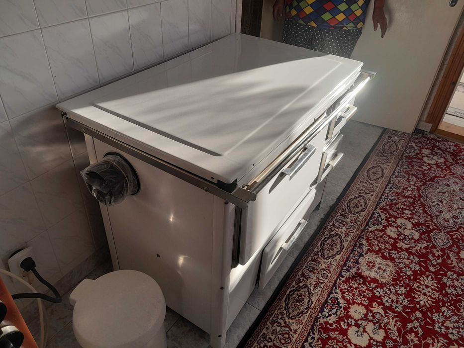 Печка готварска на дърва .