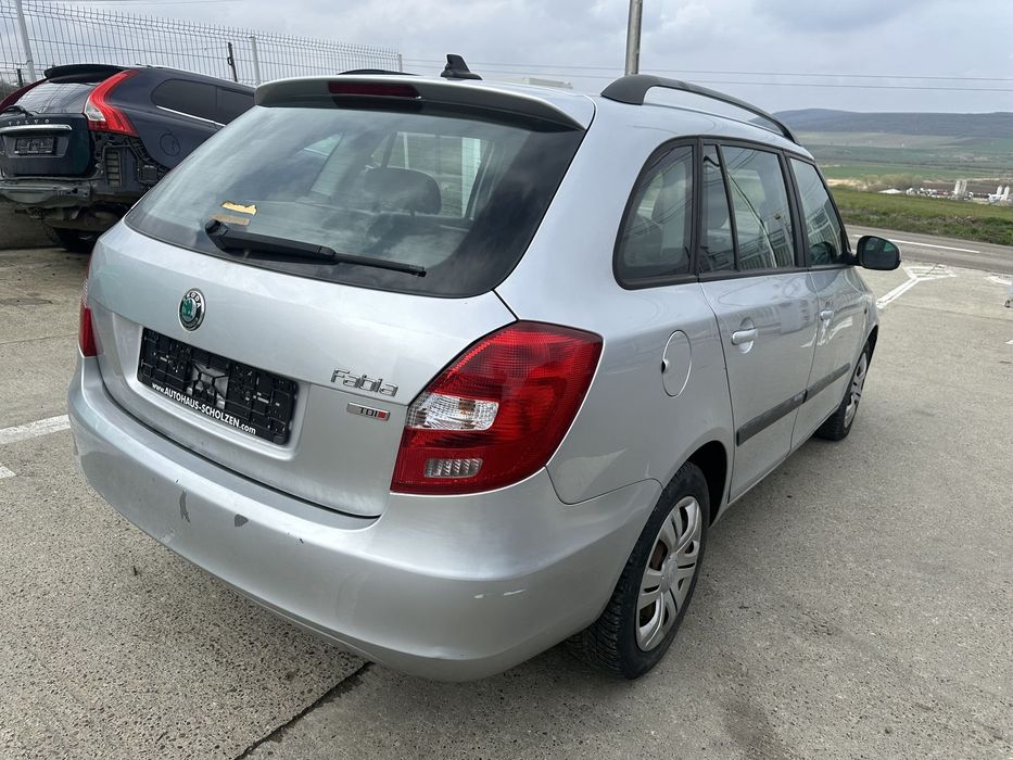 Dezmembrez / Dezmembrari / Piese / Accesorii Skoda fabia 2 facelift 2013 1.6 tdi CAY break volan stanga