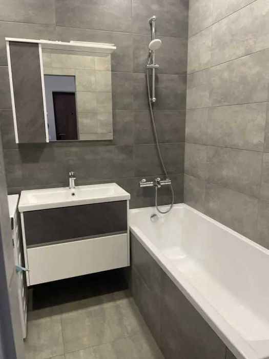 Дава се под наем Тристаен апартамент в София, Зона Б-18 - 100 кв.м за 765 € - Снимка #4