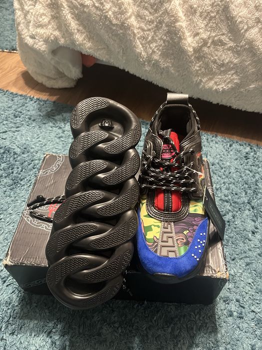 Versace chain reaction