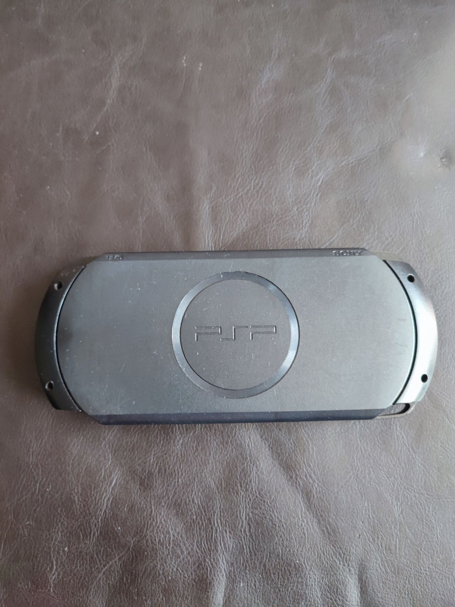 Sony PSP Street + 32 GB памет + 40 игри + зарядно