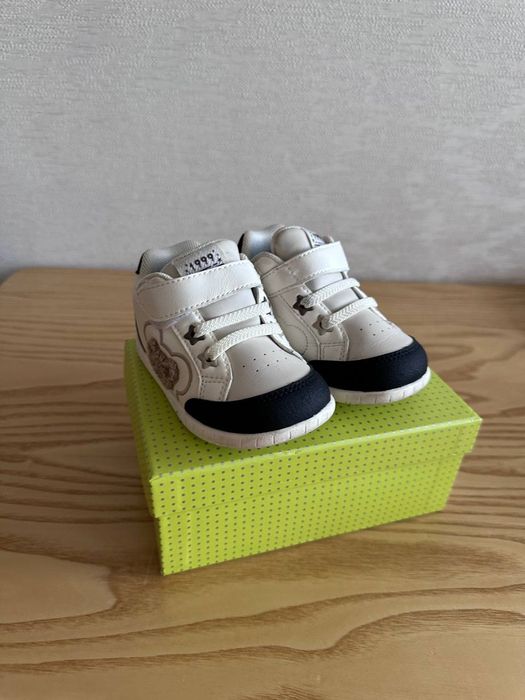 Продам детские ботинки DR Kong