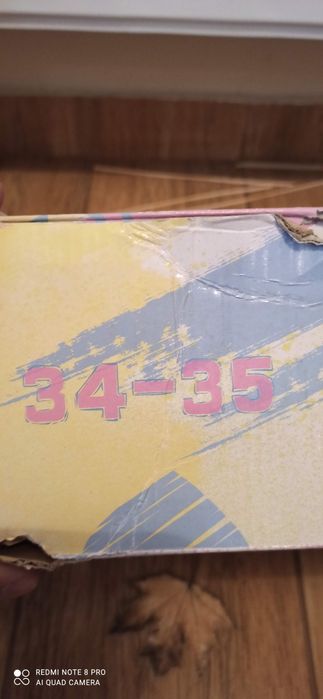 Role fetite aproape noi