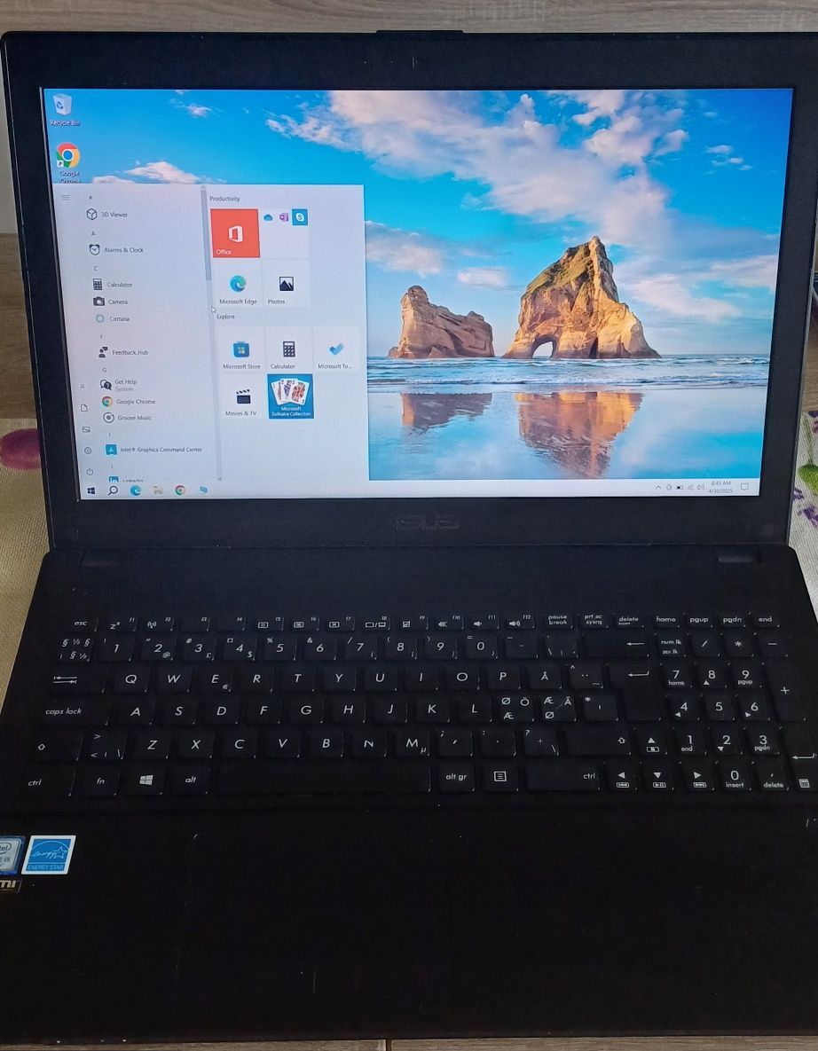 Laptop Asus i5-6200U 2.30GHz /Full HD/15.6"/8GB RAM/ 256 SSD
