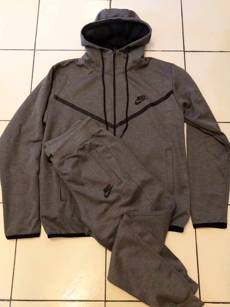 Спортен екип Tech Fleece