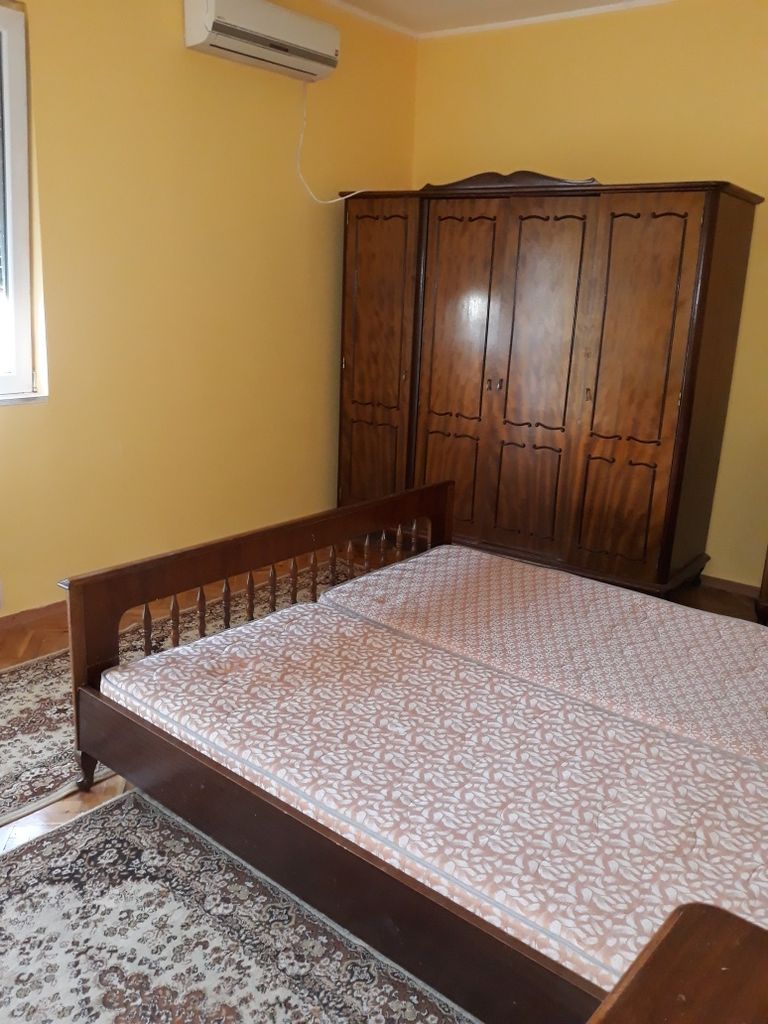 Дава се под наем Етаж от къща в Шумен, 5-ти полк - 130 кв.м за 229.5 € - Снимка #1