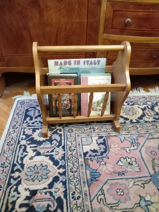 Suport depozitare reviste, cărți, discuri vinil, etc