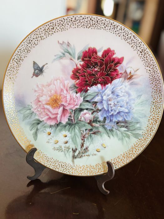 Порцеланови чинии, рисунки на Лена Лиу