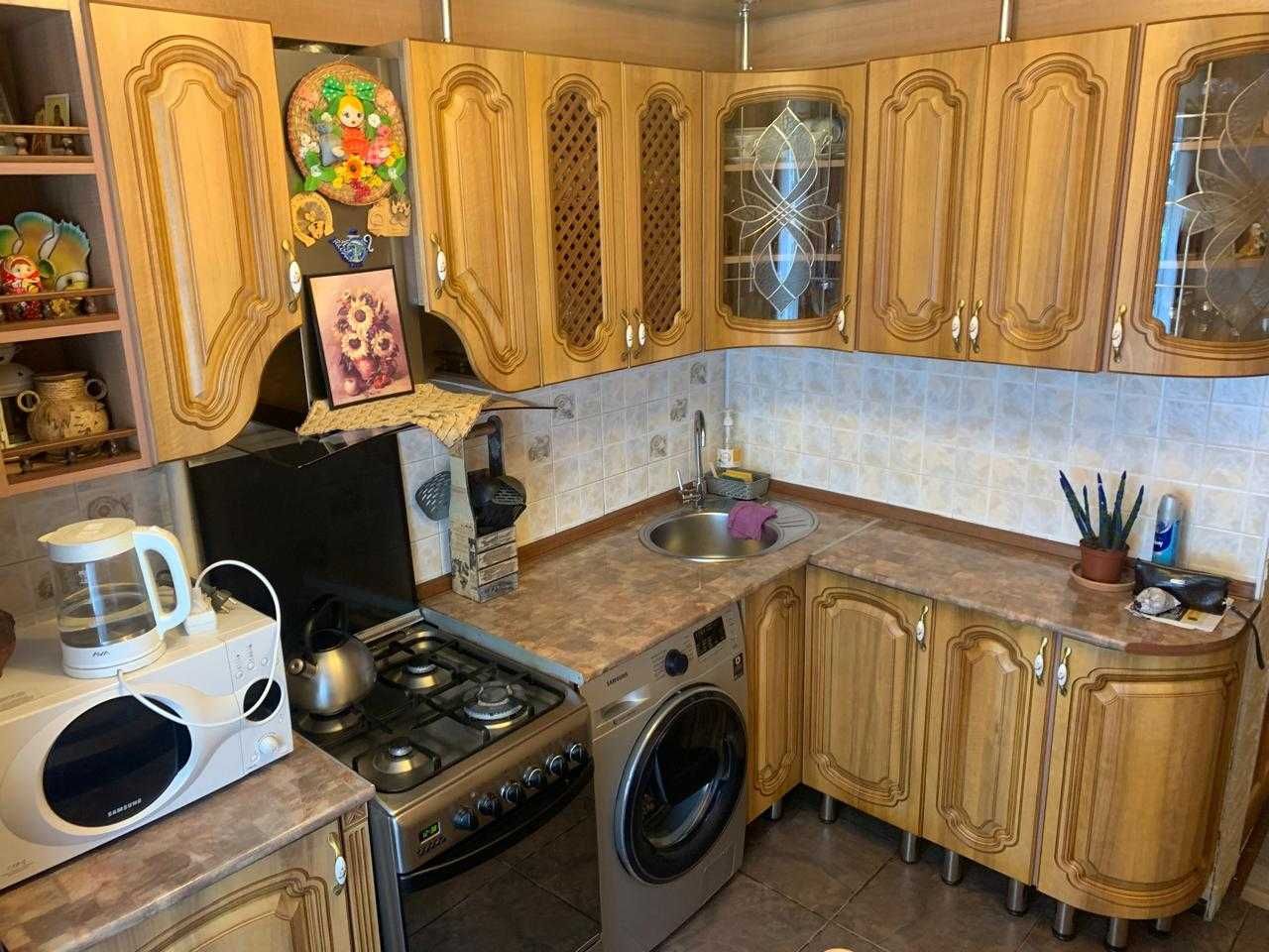 №1352. Продается 3-х комнатная кв. у/п на 3 "А" микрорайоне.