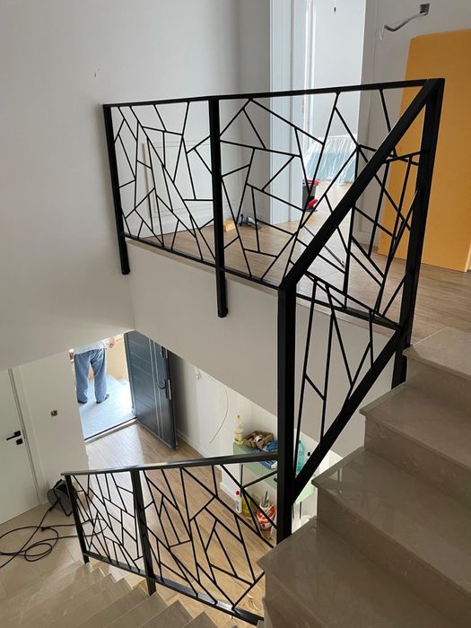 Porți metalice, balustrade – la comandă, rezistente și moderne
