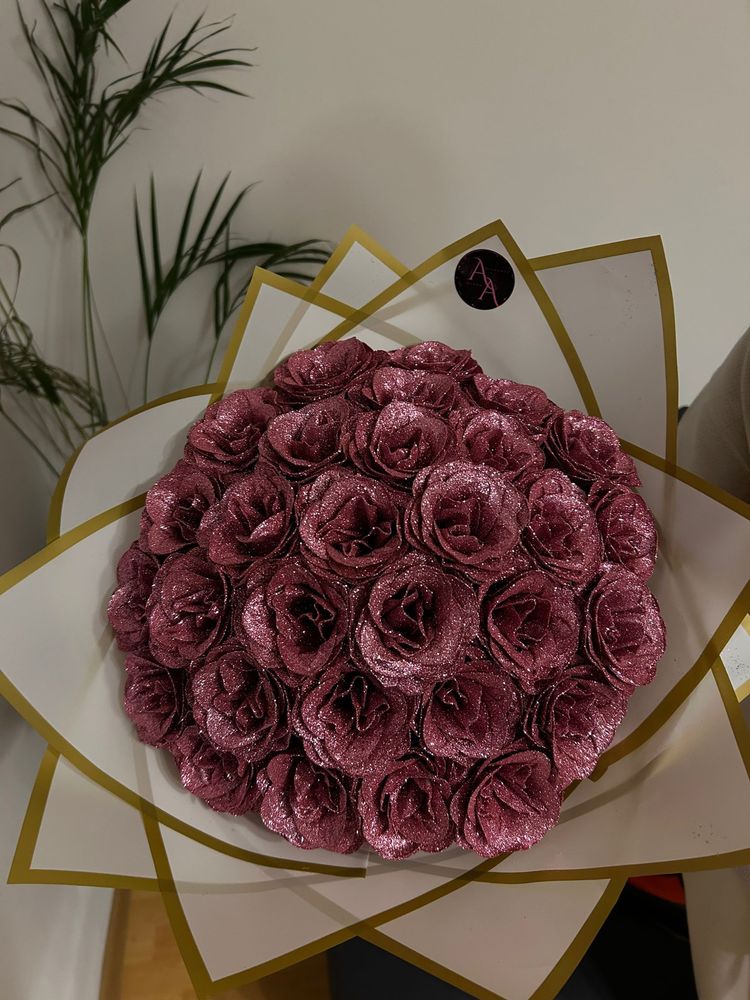 Buchet trandafiri sapun cu bilet personalizat si accesorii