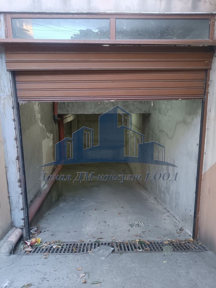 Продава се Гараж / Паркомясто в Шумен, Център - 18 кв.м за 963 €/кв.м - Снимка #2