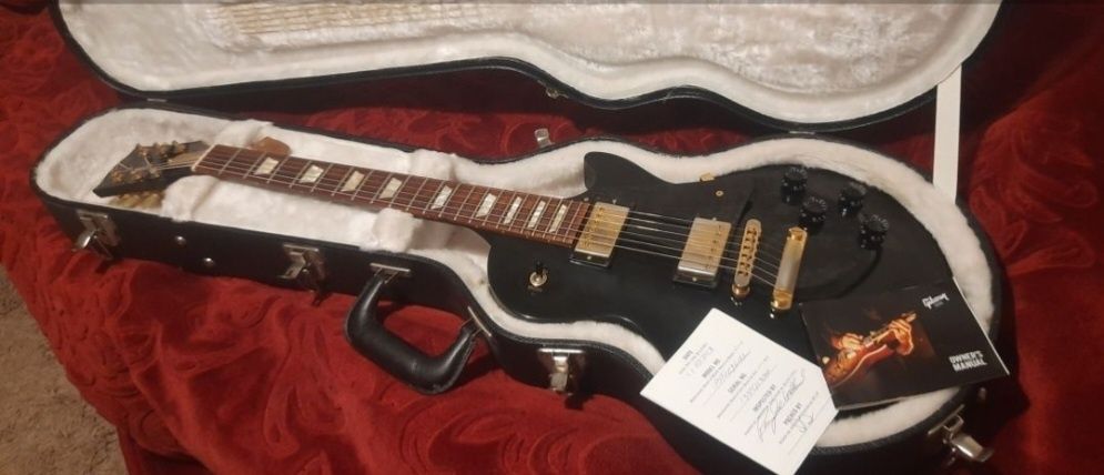 Chitara electrica Gibson Les Paul studio ebony limited gold series
