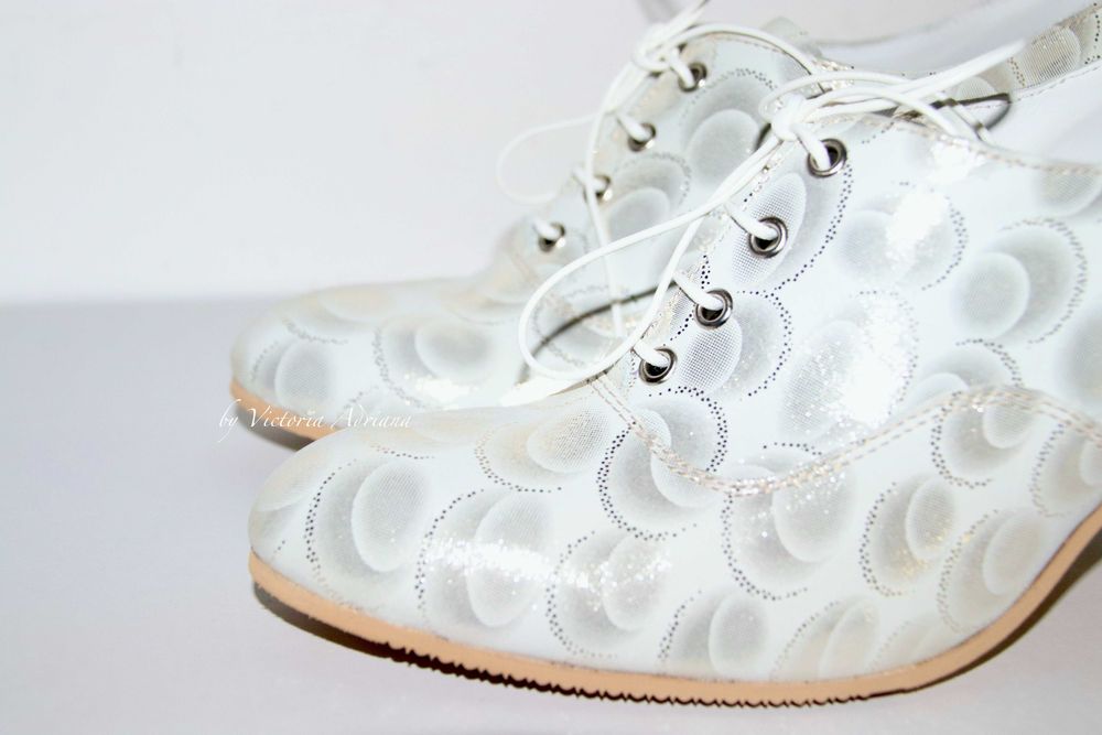 Botine stil Victorian Noi din piele alba Masura 39