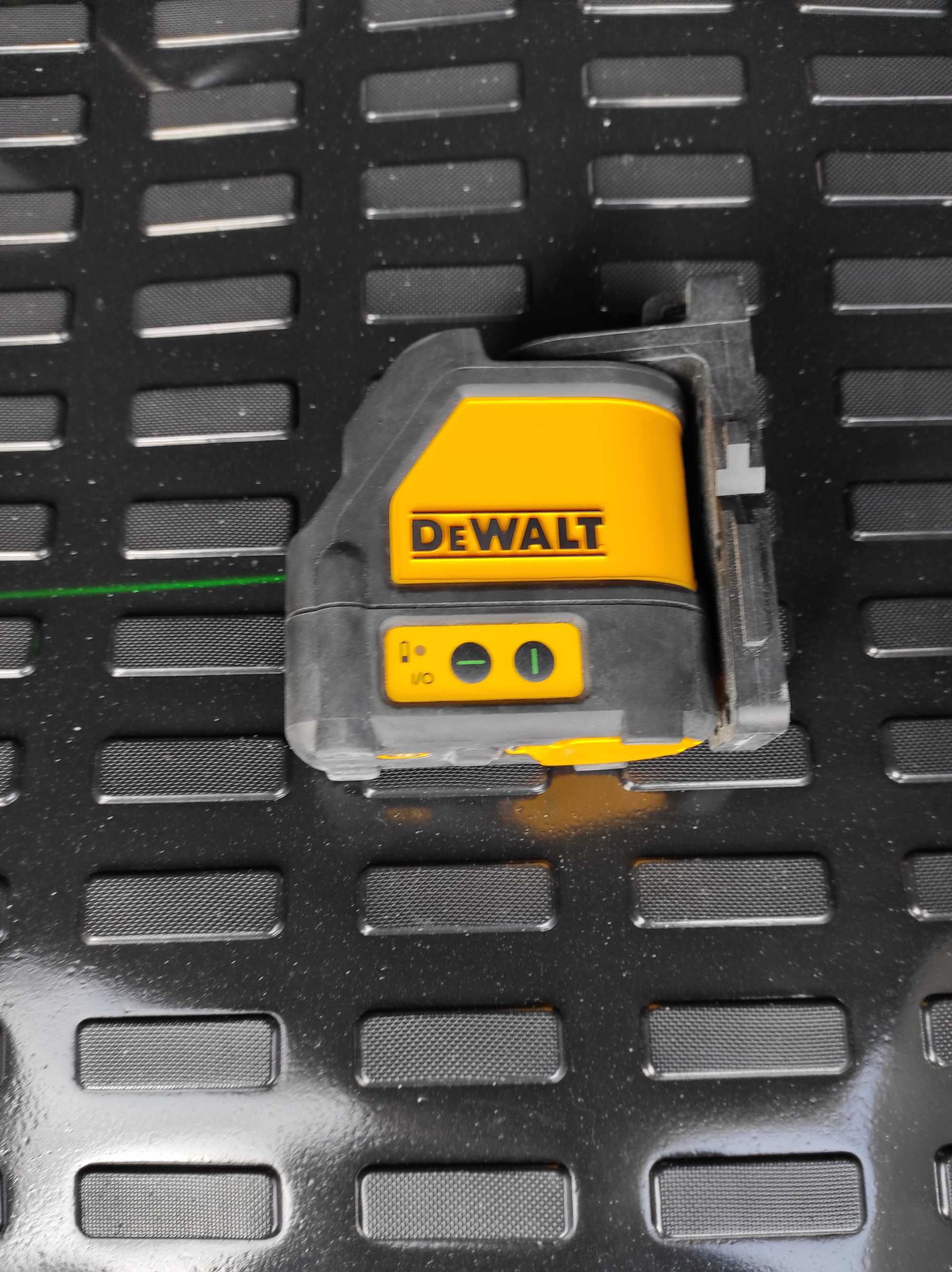 Продам Лазер DeWALT DW088CG б/у . Оригинал 100%. Покупался в европе.