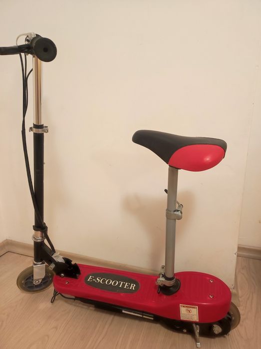 Детска електрическа тротинетка със седалка