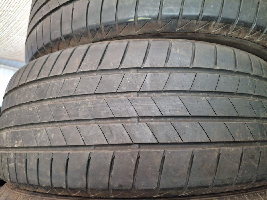 235 55 19 Bridgestone DOT 2022 vara