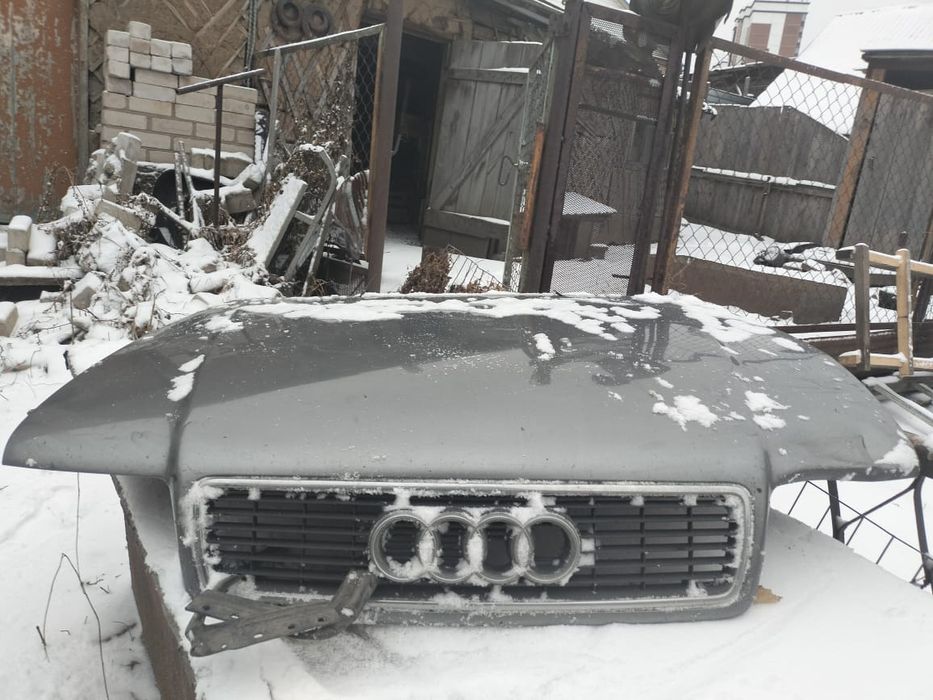 Капот на audi B4