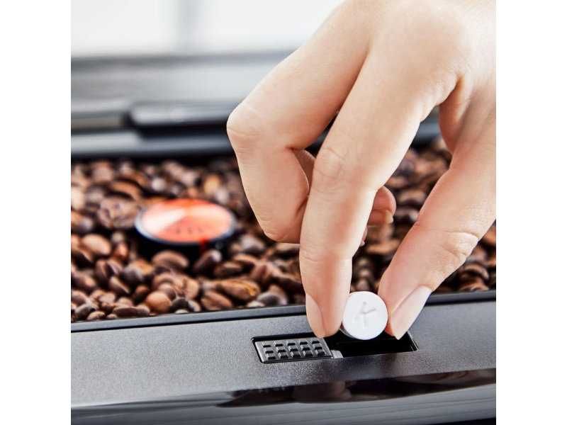 Кафеавтомат със Система за Разпенване на Мляко Krups Evidence EA890110