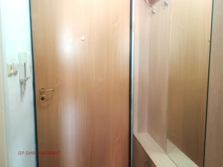 Дава се под наем Едностаен апартамент в София, Център - 31 кв.м за 407.49 € - Снимка #12