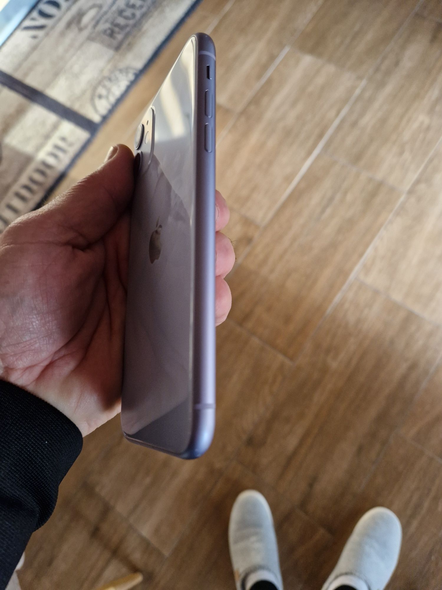 I Phone 11 Purple 64GB