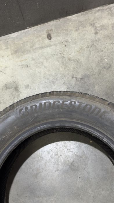 Зимни гуми 235/60/18 Bridgestone