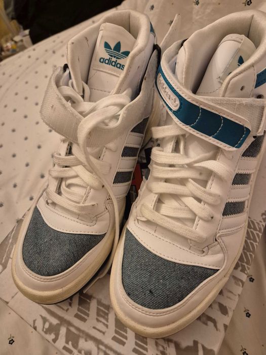 Adidasi unisex Adidas masura 39 si 1/3 tip gheata