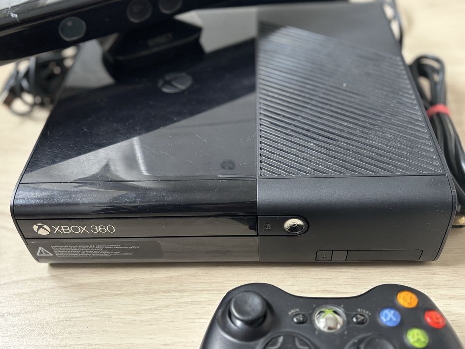 Xbox 360 E, modat, mantea originala, 320gb, Kinect