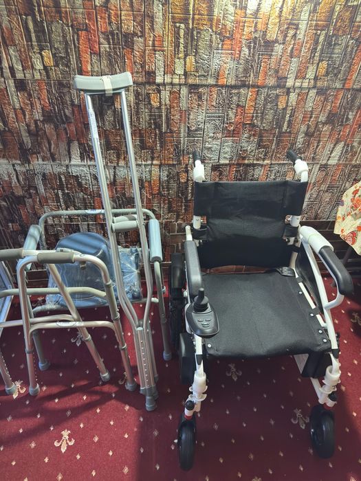 Scaun cu rotile electric,carje,wc mobil ,cadru