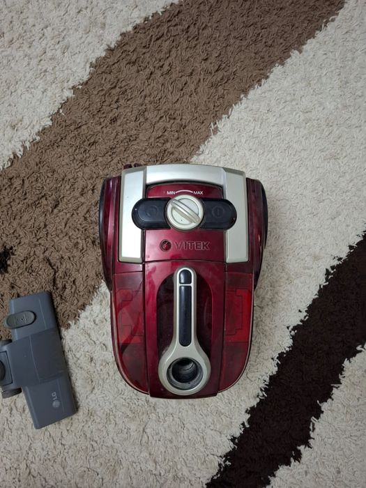 Пылесос в рабочем состоянии 7000