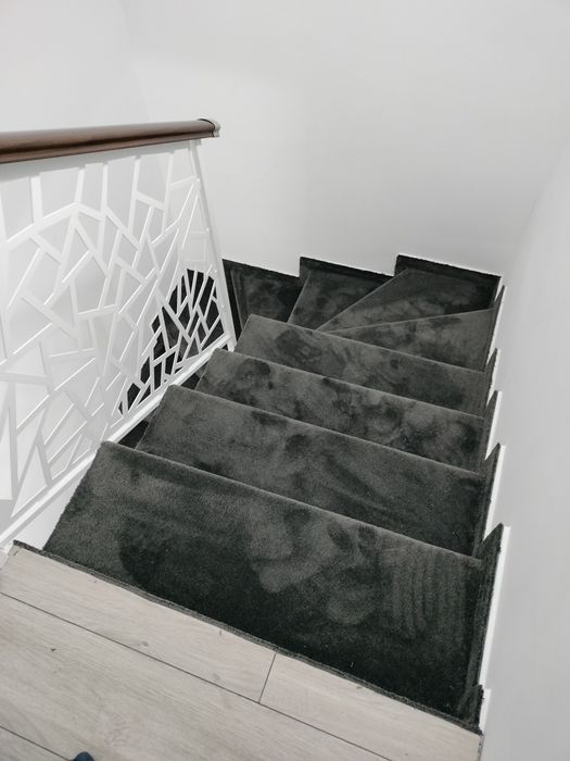 Montaj mochetă, plintă mochetă