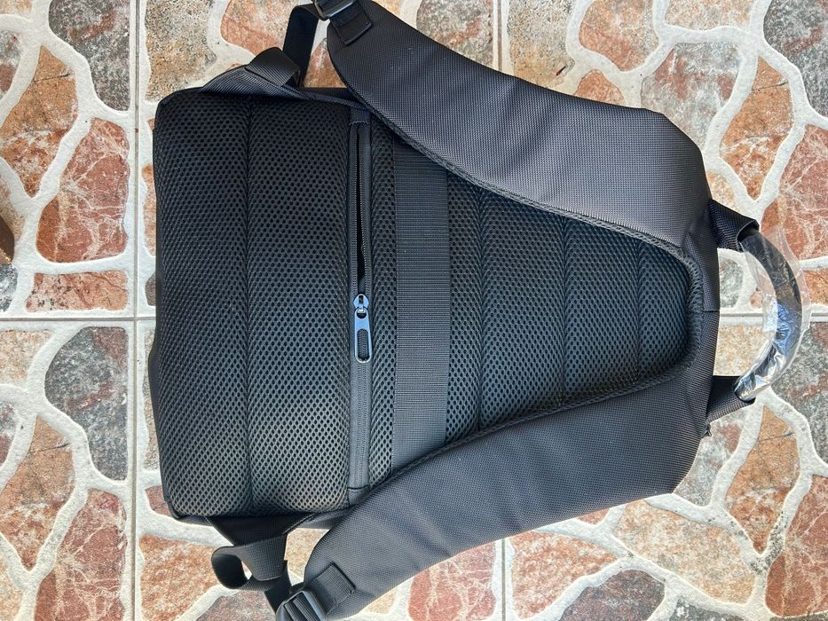 Rucsac functional cu port usb