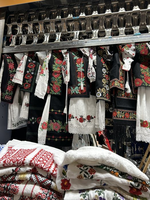 Ie pentru fete si baieti.