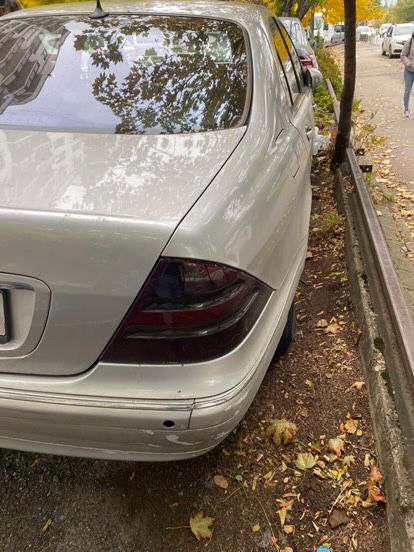 Опушени задни стопове. (Мерцедес s класа).