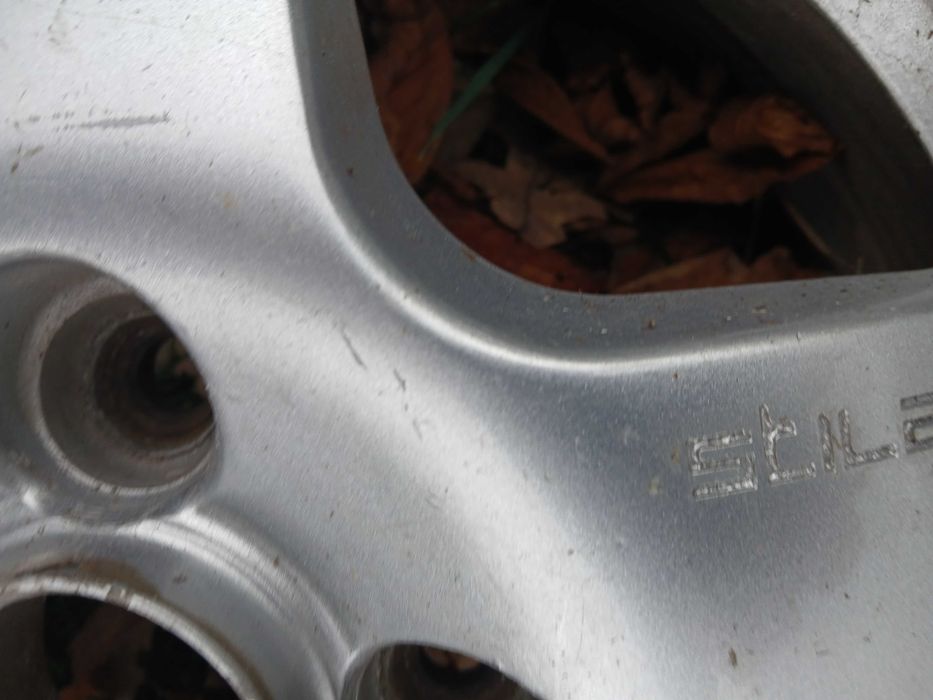 Продавам комплект алуминиеви джанти с летни гуми