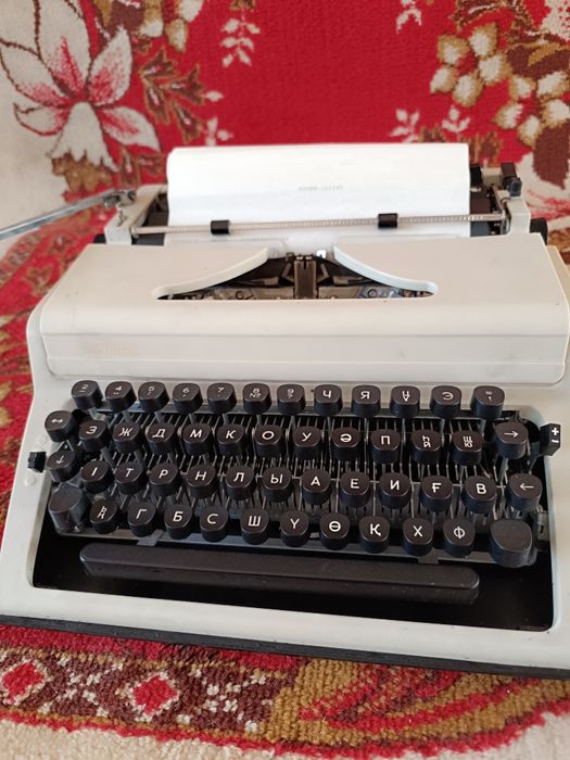 Машинка пишущая с английским шрифтом