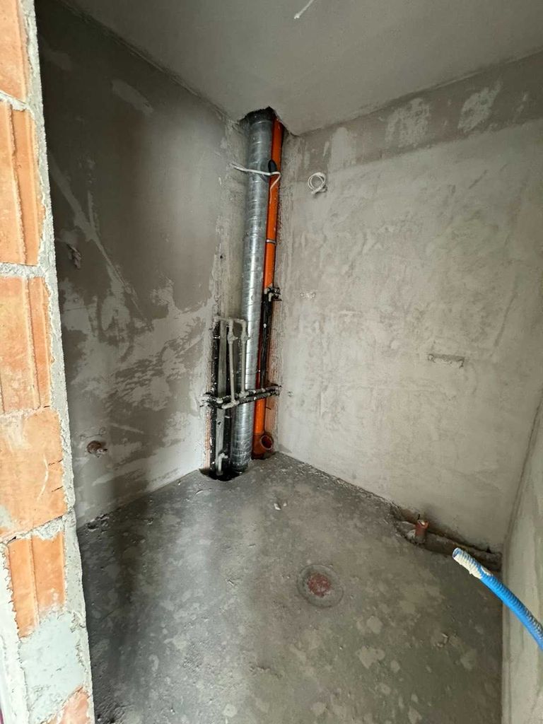 Продава се Двустаен апартамент в София, Център - 67 кв.м за 2389 €/кв.м - Снимка #2