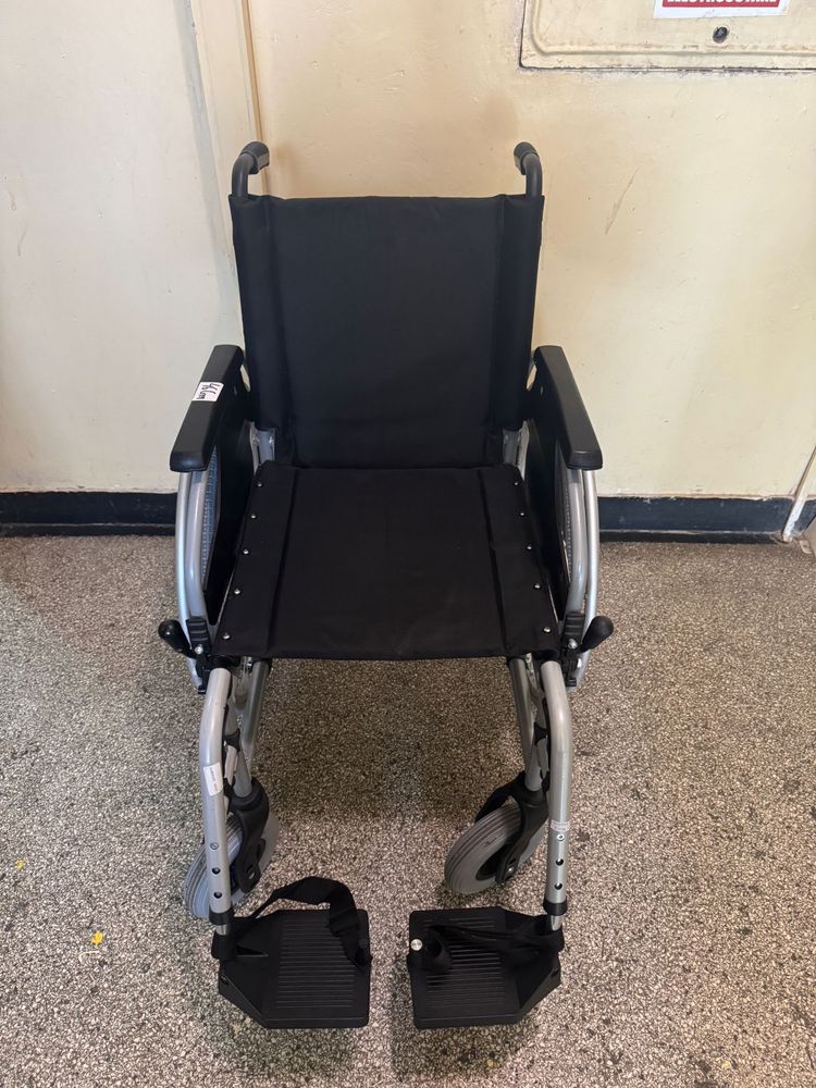 Carut handicap batrani dizabilitati scaun medical (ca nou)