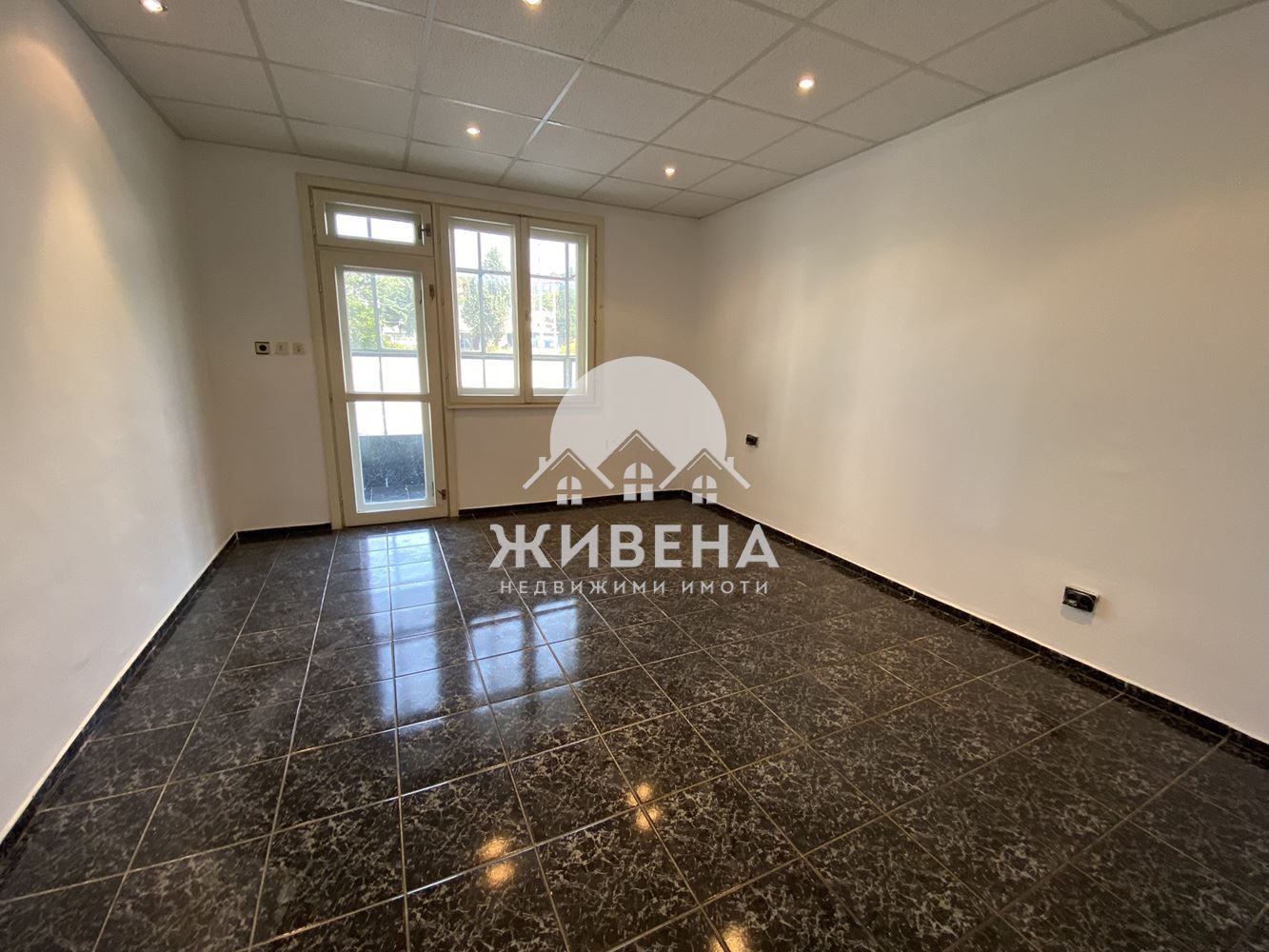 Продавам 4-стаен апартамент, кв. Възраждане 2, ЧЖП: 118 кв.м
