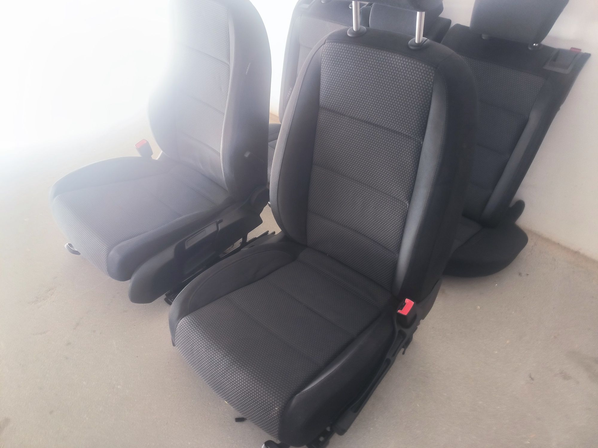 Салон Седалки VW Golf 6