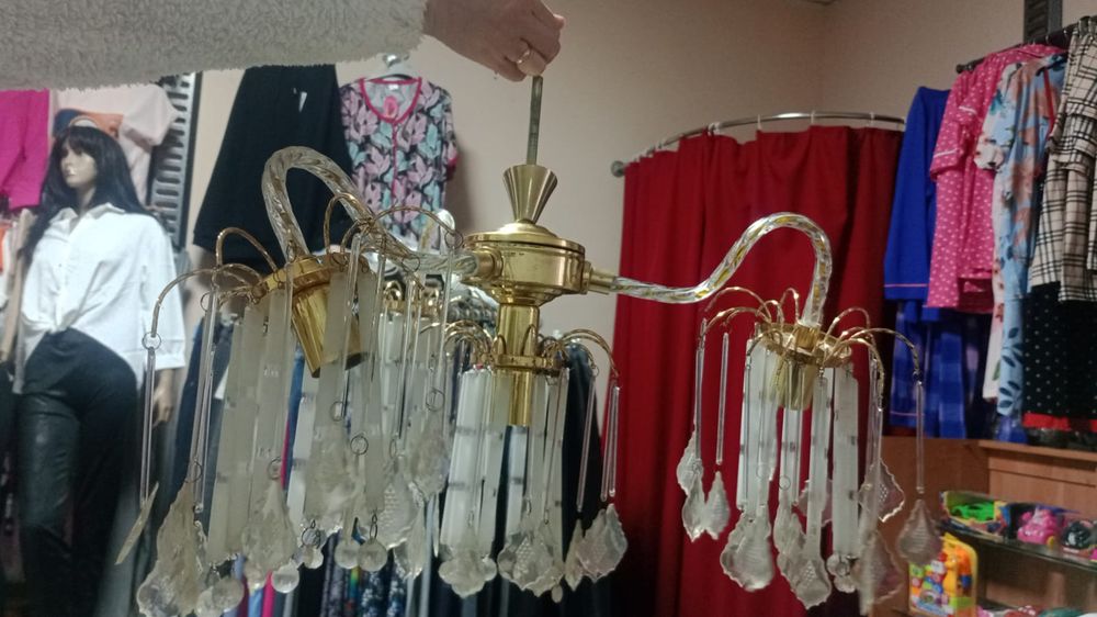 Продам люстры по 10 тыс