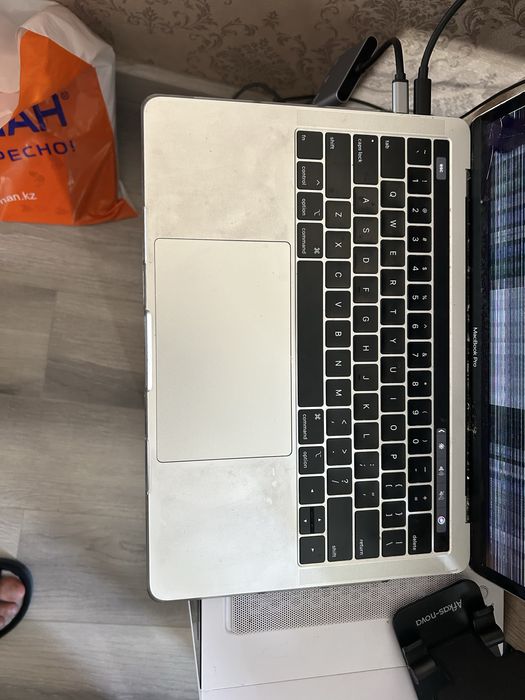 Продам macbook pro экран сломан