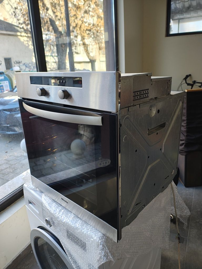 Фурна u плот за вграждане MIELE