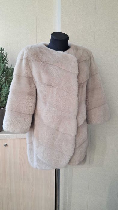 Haina blana vizon , Haină blană nurcă impecabila, m.S-L