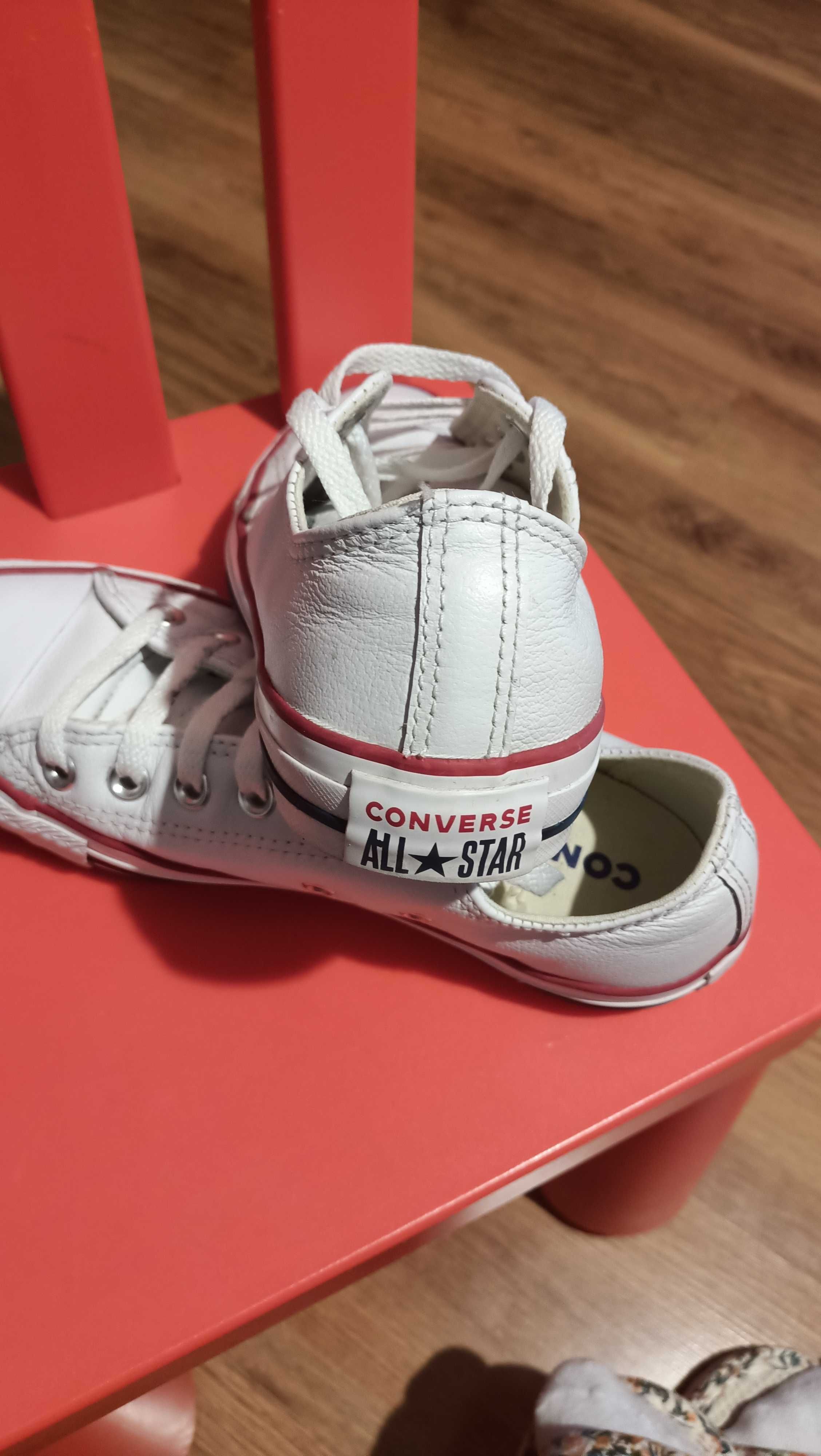 Converse albi piele