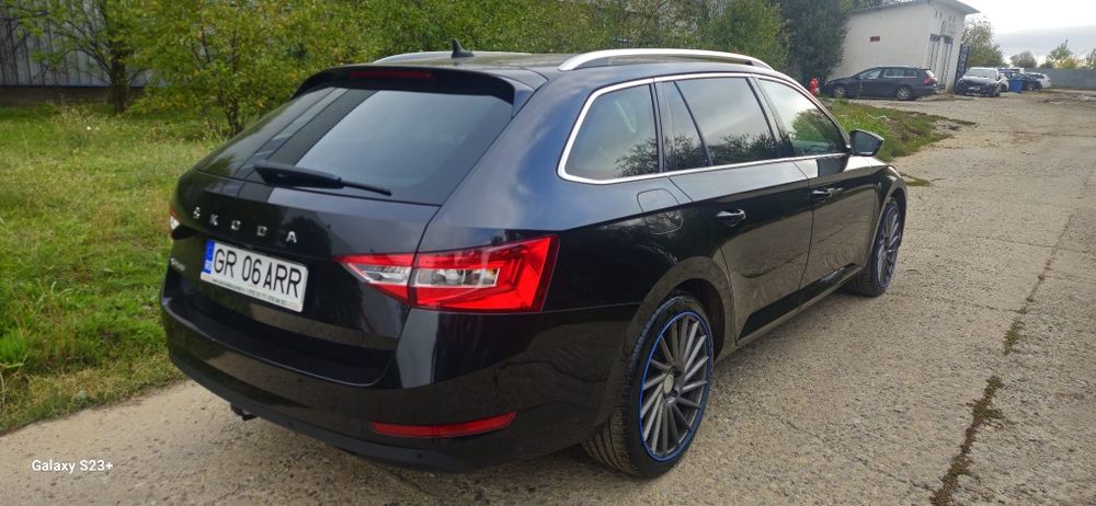 Vând Skoda Superb