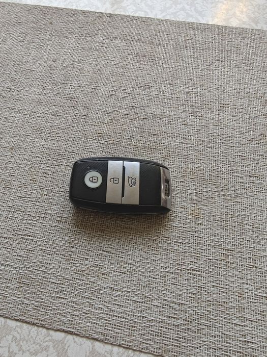 Продам оригинальный ключ Kia