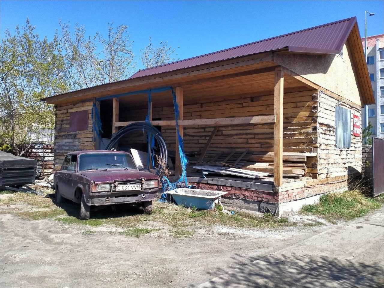 В продаже СТО, в центре, первая линия.