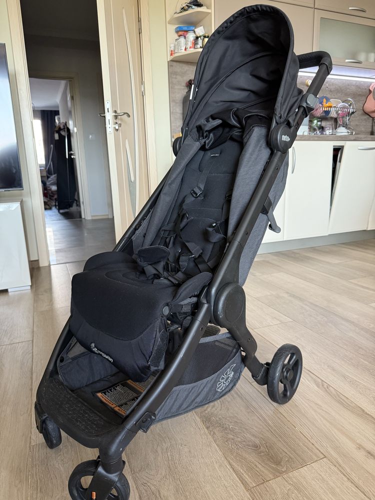 Продавам количка Ergobaby Metro+ Black