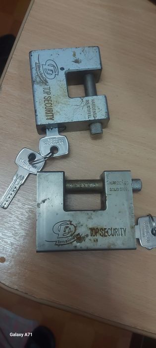 Продам замок навесные замки с  2ключами в отличном рабочем состоянии,